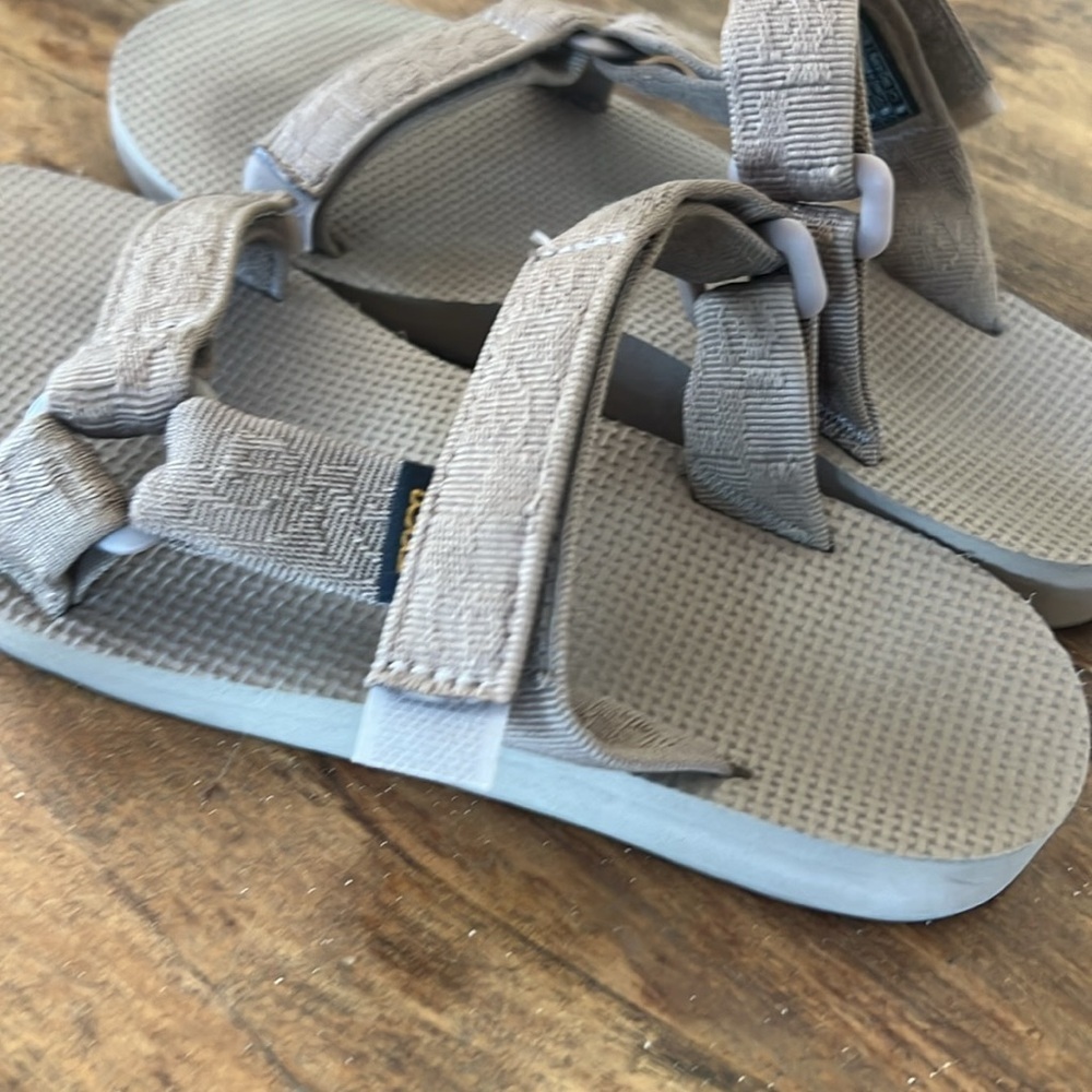 Tevas - Picture 4 of 6